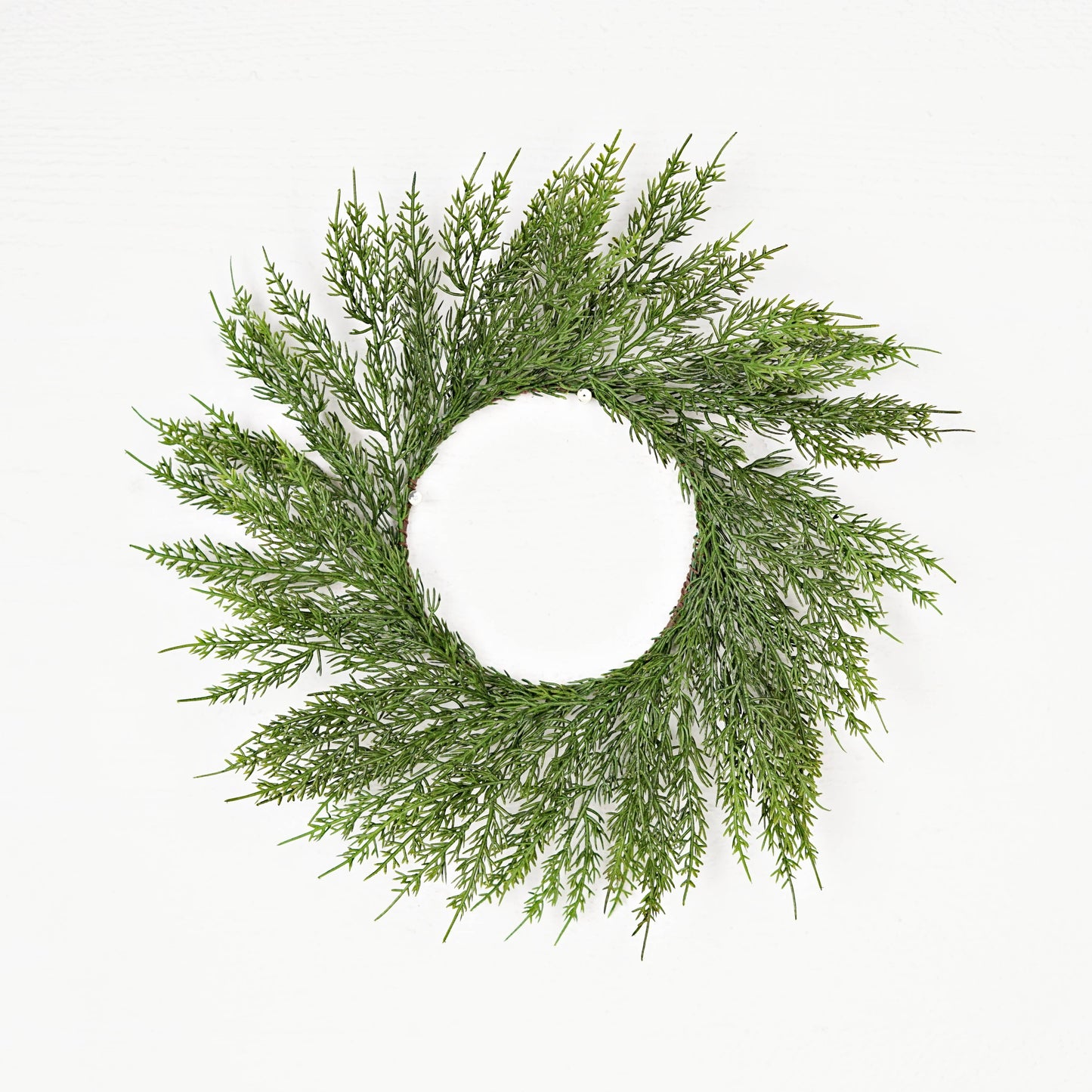 510062- 17in(6.5)Wreath-Soft Touch Evergreen Cedar Pine