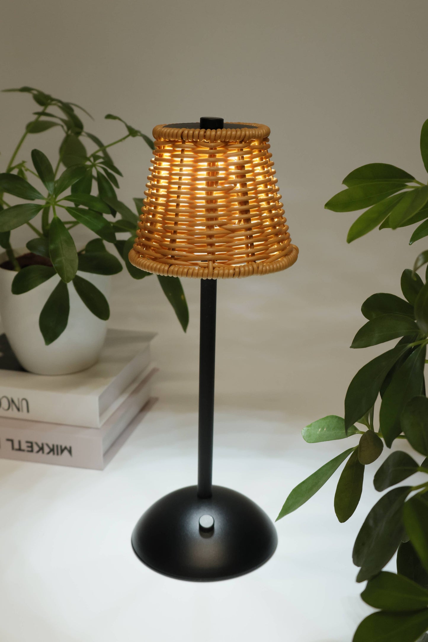 Rechargeable Rattan LED Lamp – Black or Gold- Retail Pack 30% OFF SALE‼️